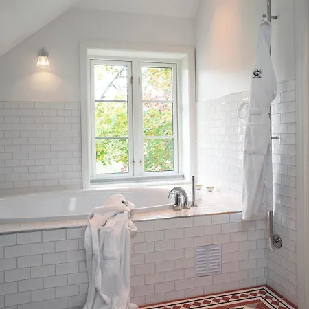 Engo Gard & Restaurant Hotel *